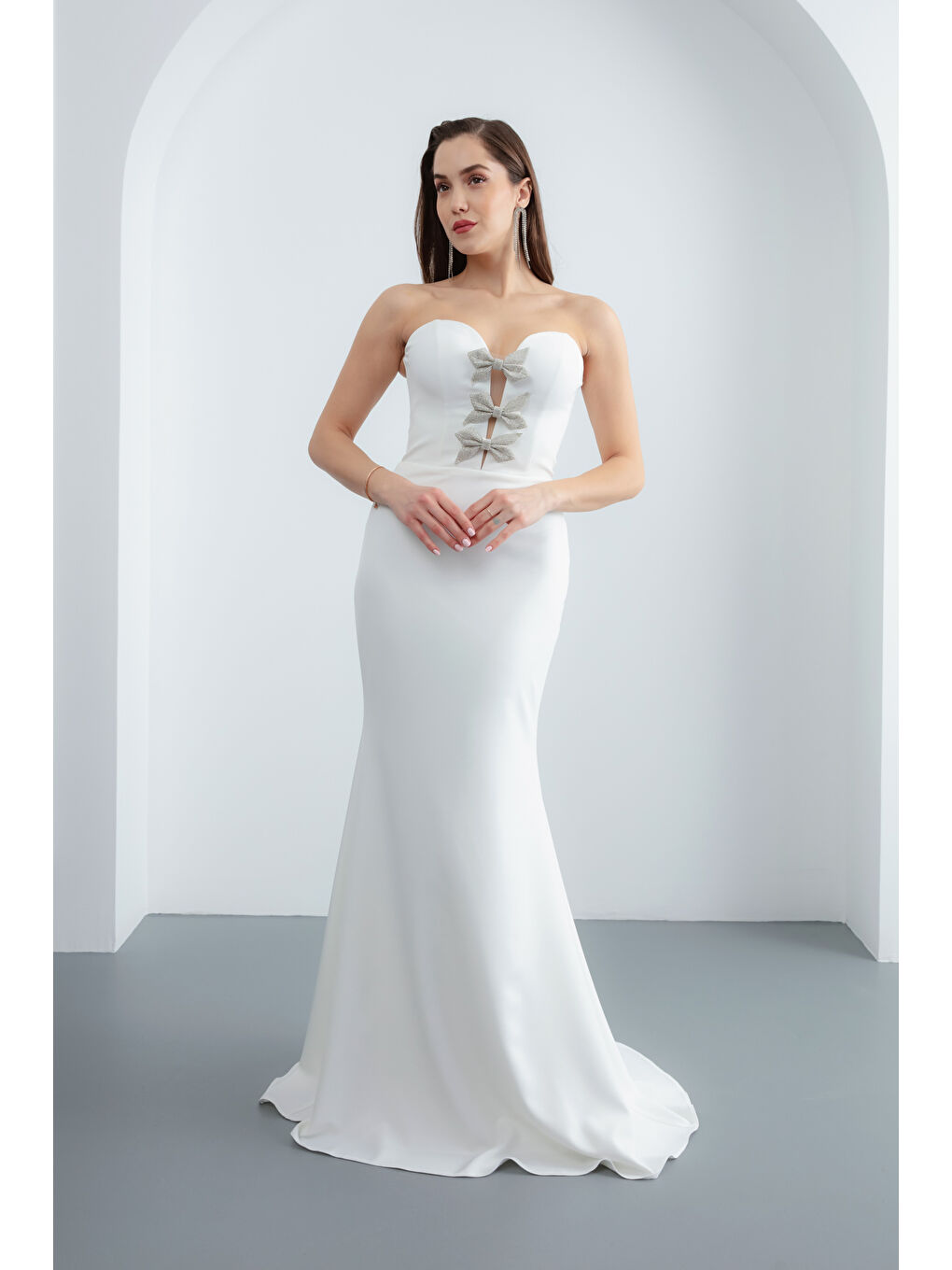 Kadın Beyaz Straplez Fiyonk Detay Uzun Söz Nişan Nikah Abiye Elbise