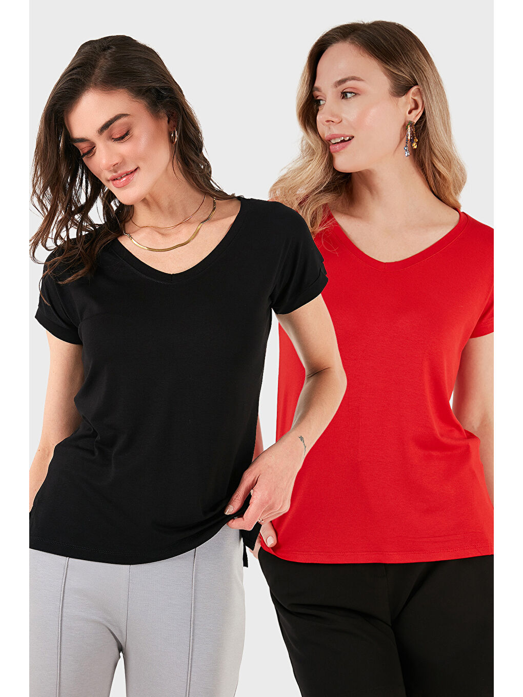 Siyah V Yaka Relaxed Fit Yırtmaç Detaylı 2'li Paket Bluz 5862000S2