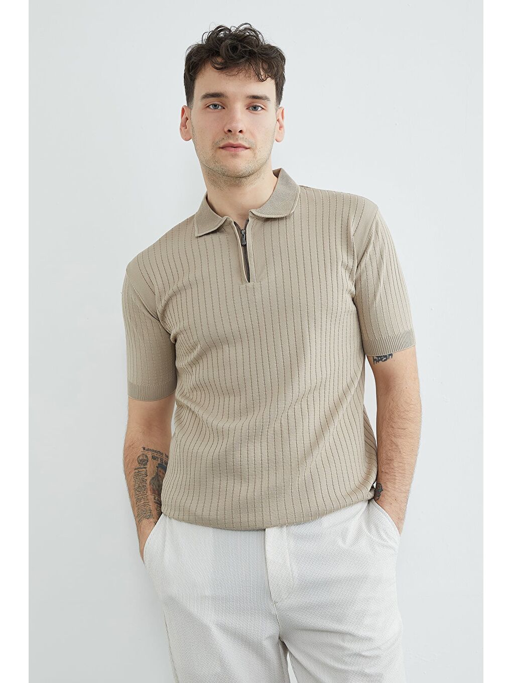 Bej Fitilli Polo Yaka Yarım Fermuarlı Triko Tişört