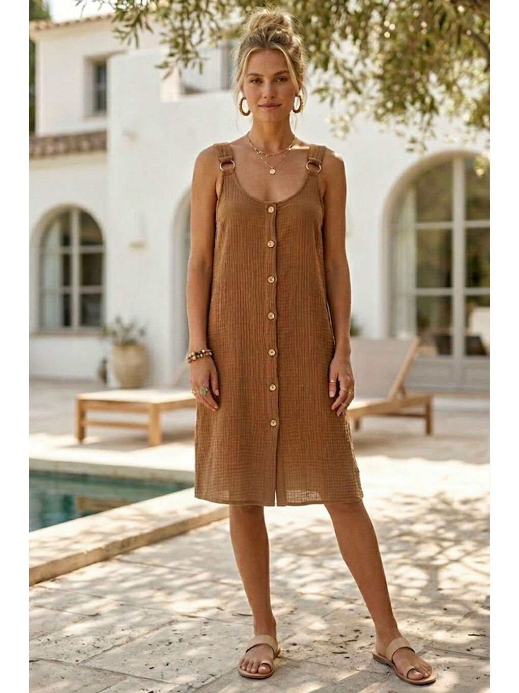 Kahverengi Tarçın Rengi Askılı Düğmeli Cepsiz Metal Halkalı Casual Müslin Dokuma Elbise 102 55