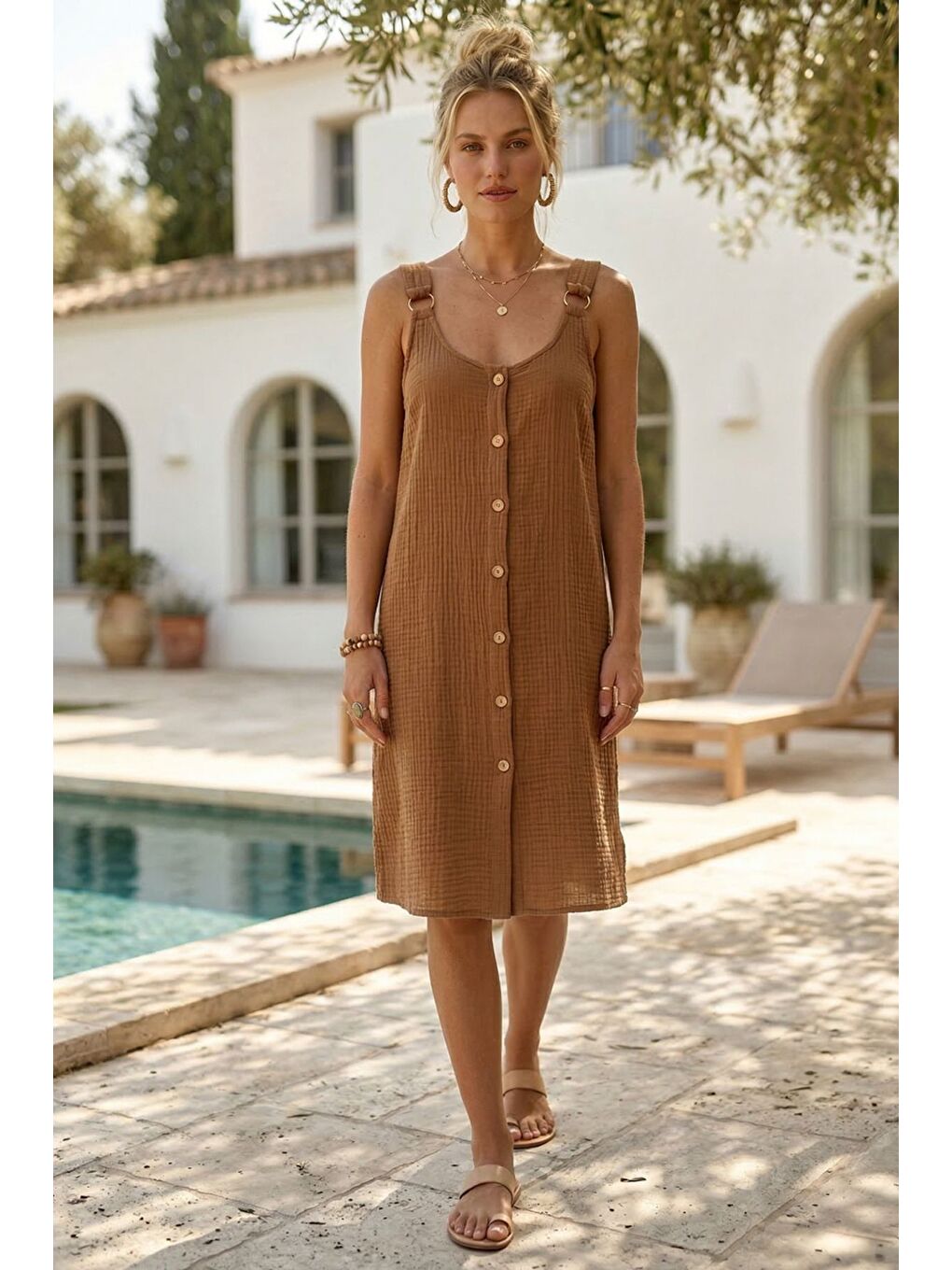 Kahverengi Tarçın Rengi Askılı Düğmeli Cepsiz Metal Halkalı Casual Müslin Dokuma Elbise 102 55-1