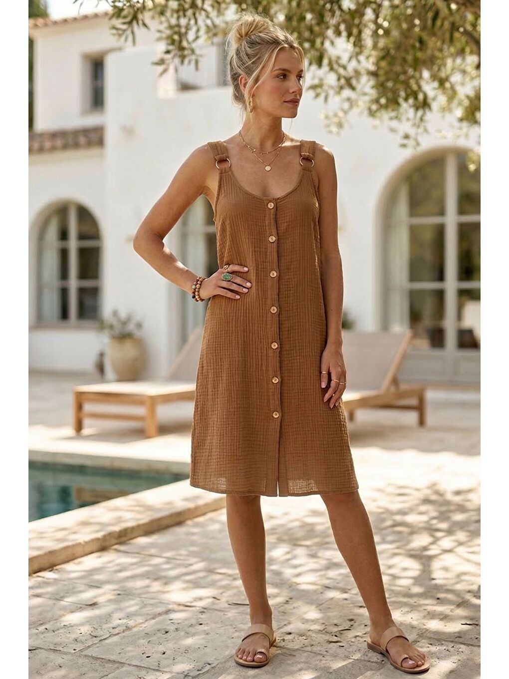 Kahverengi Tarçın Rengi Askılı Düğmeli Cepsiz Metal Halkalı Casual Müslin Dokuma Elbise 102 55-2