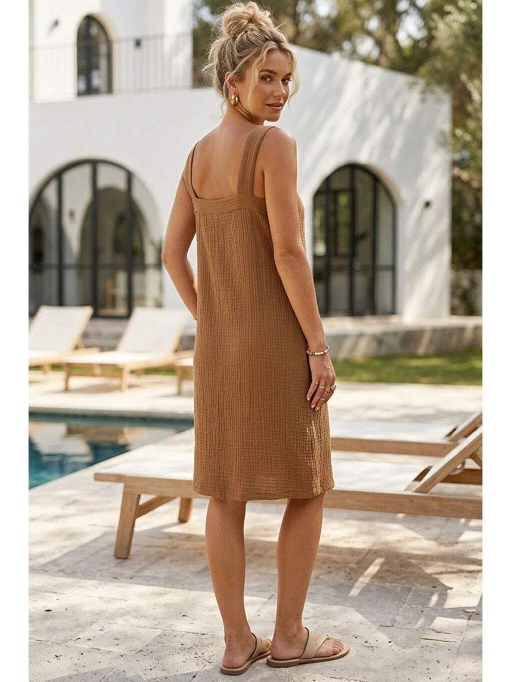 Kahverengi Tarçın Rengi Askılı Düğmeli Cepsiz Metal Halkalı Casual Müslin Dokuma Elbise 102 55-5