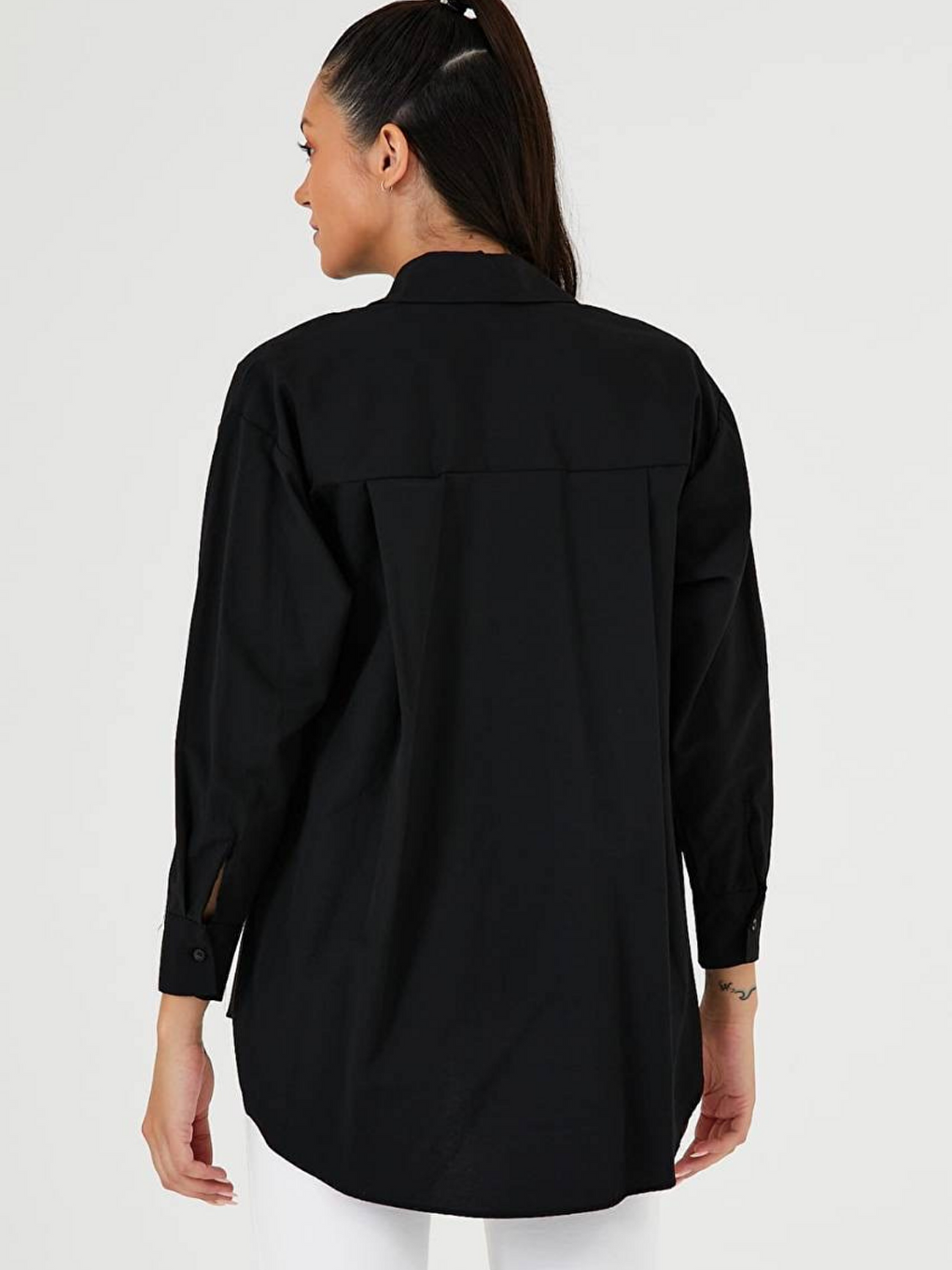 Siyah Oversize Arkası Uzun Önü Kısa Poplin Gömlek-2