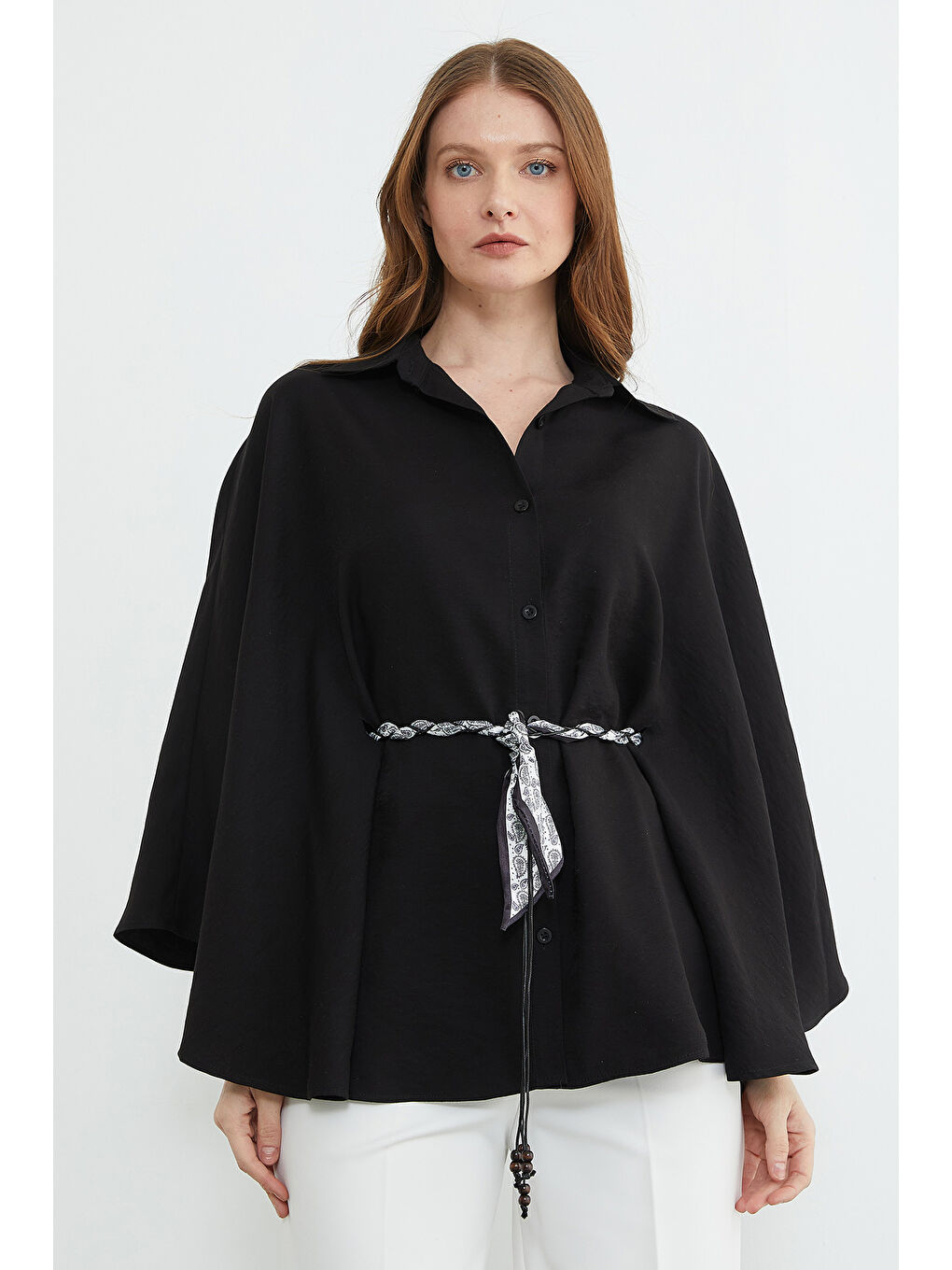 Siyah Kemer Detaylı Düğmeli Panço-2