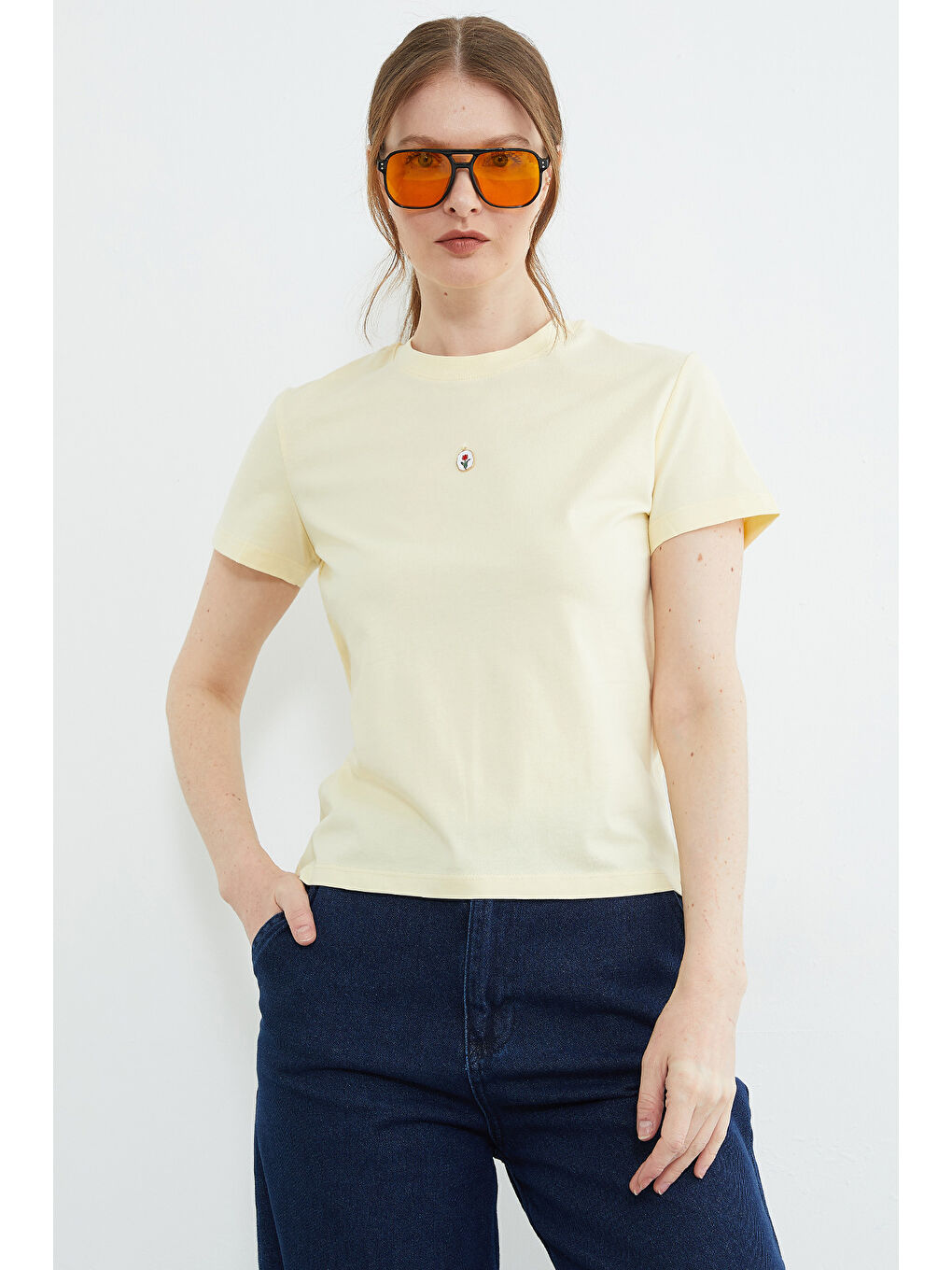 Sarı Metal Aksesuarlı Bisiklet Yaka Tişört