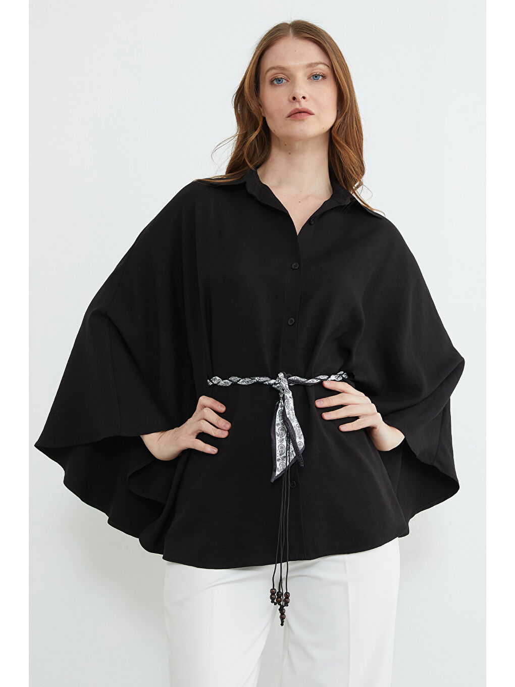 Siyah Kemer Detaylı Düğmeli Panço-4