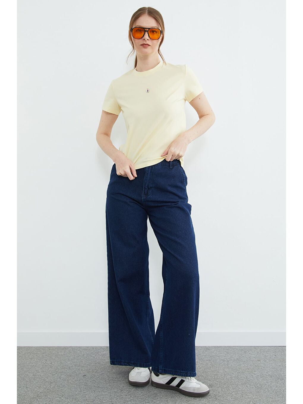 Sarı Metal Aksesuarlı Bisiklet Yaka Tişört-1