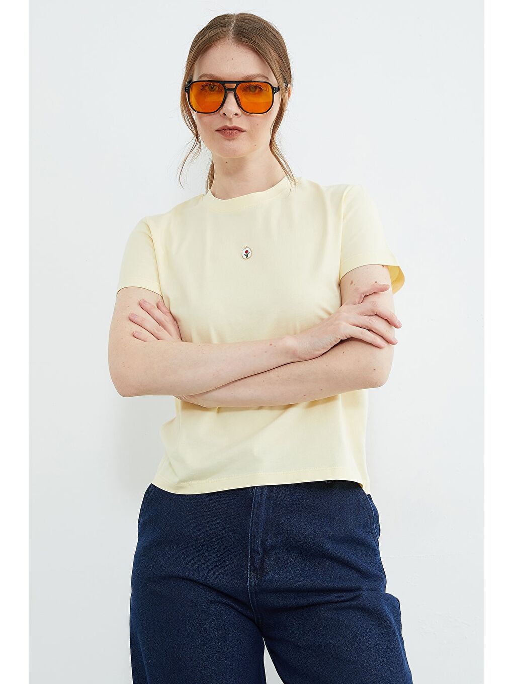 Sarı Metal Aksesuarlı Bisiklet Yaka Tişört-2