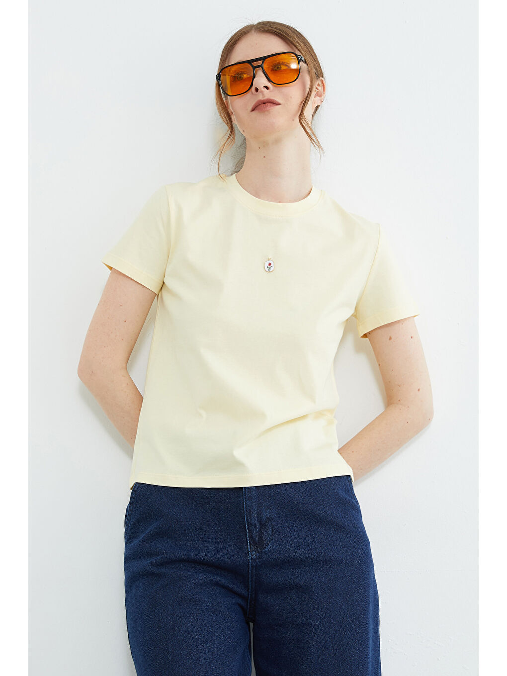 Sarı Metal Aksesuarlı Bisiklet Yaka Tişört-3