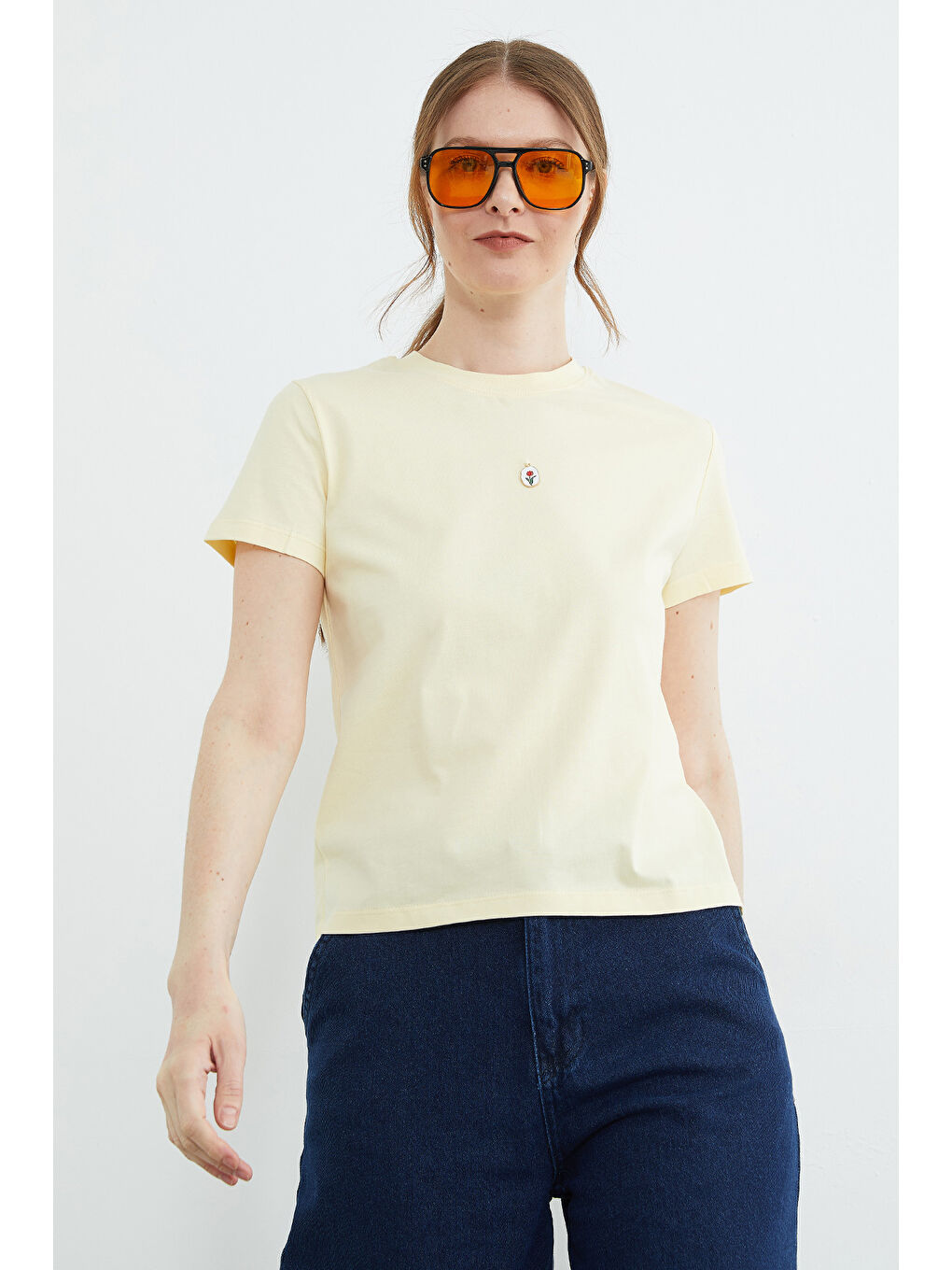 Sarı Metal Aksesuarlı Bisiklet Yaka Tişört-4