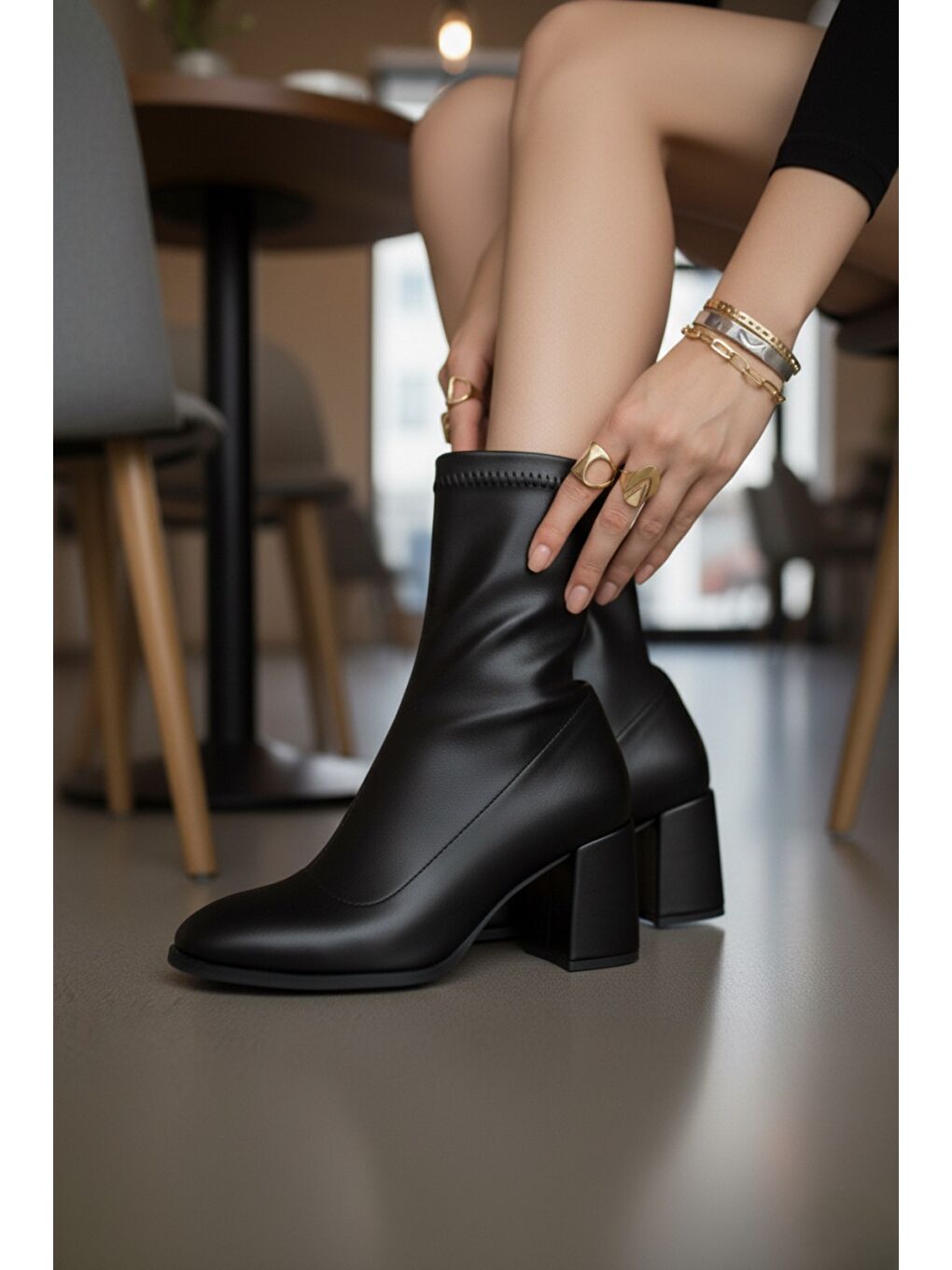 Kadın Avis Klasik Siyah Streç Bot
