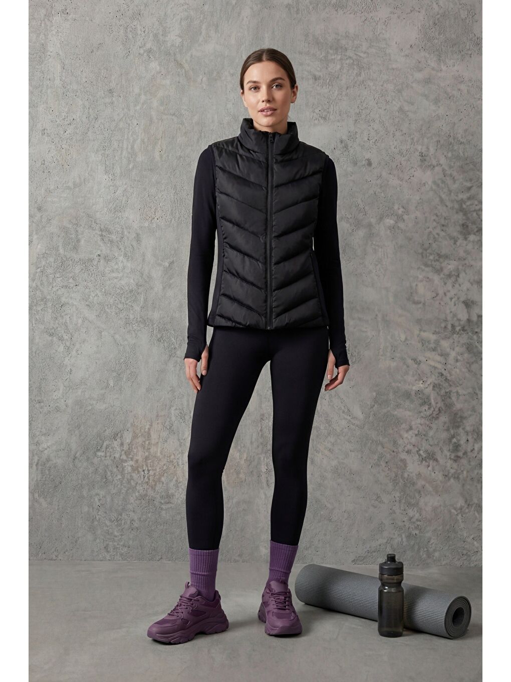 Siyah Kapitone Kolsuz Slim Fit Dik Yaka Fermuarlı Cepli Kadın Şişme Yelek MTLCY1