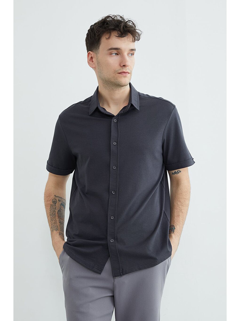 Gri Basic Düğmeli Kısa Kol Gömlek-1