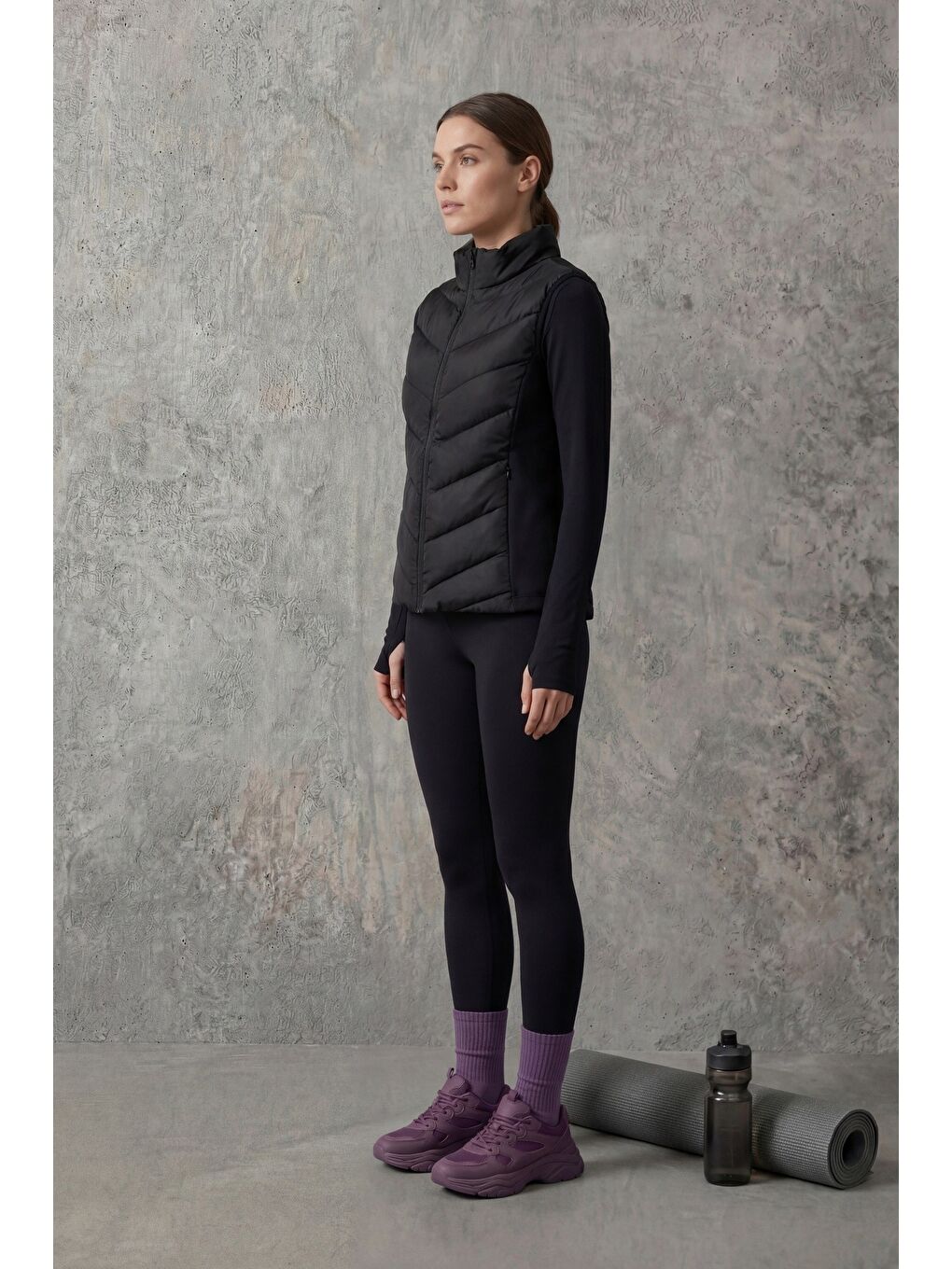 Siyah Kapitone Kolsuz Slim Fit Dik Yaka Fermuarlı Cepli Kadın Şişme Yelek MTLCY1-1