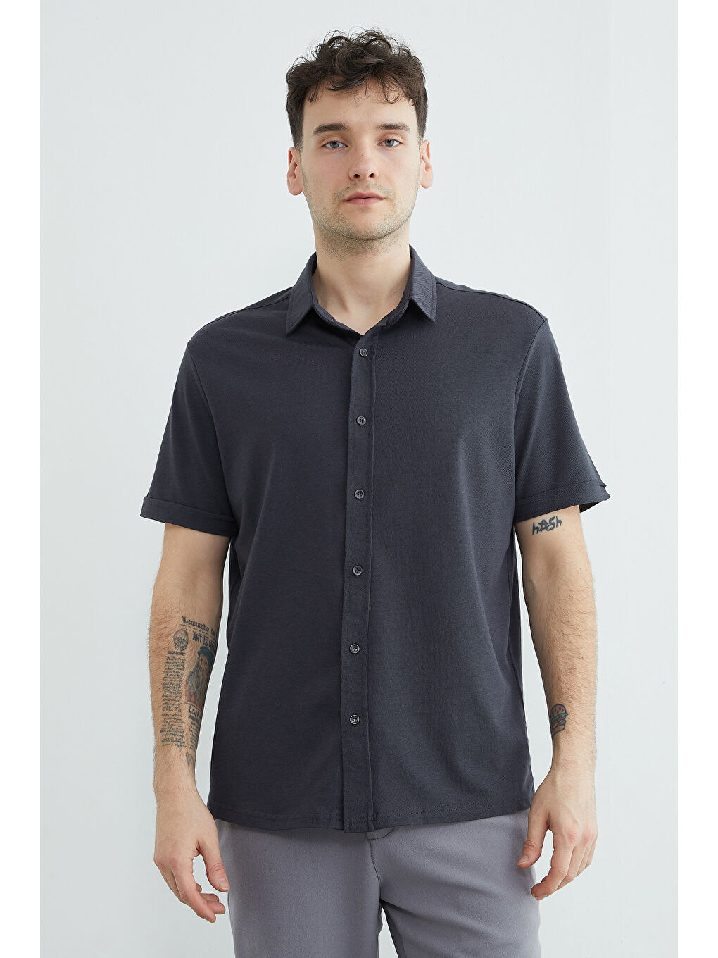 Gri Basic Düğmeli Kısa Kol Gömlek-3