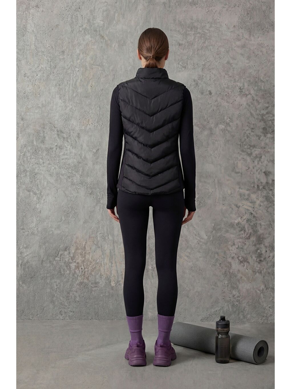 Siyah Kapitone Kolsuz Slim Fit Dik Yaka Fermuarlı Cepli Kadın Şişme Yelek MTLCY1-3