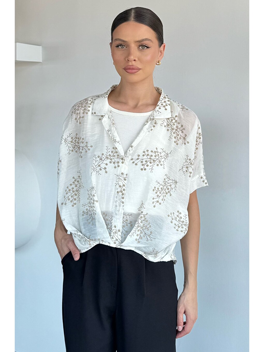Ekru Kadın Crop Atletli Desenli Bluz