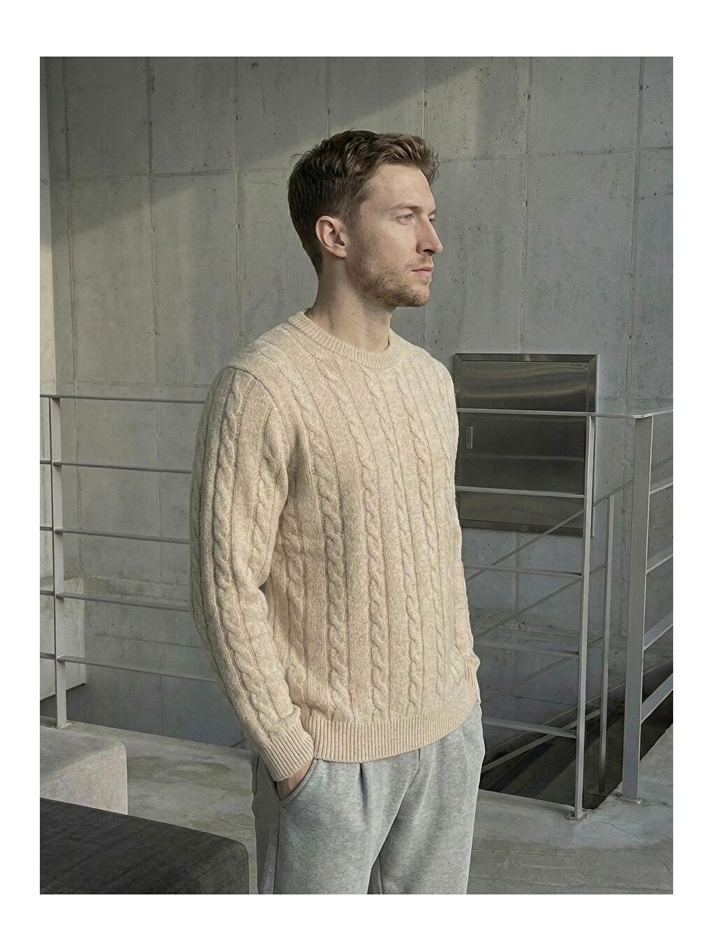 Bej Erkek Bisiklet Yaka Slim Fit Saç Örgülü Triko Kazak-1