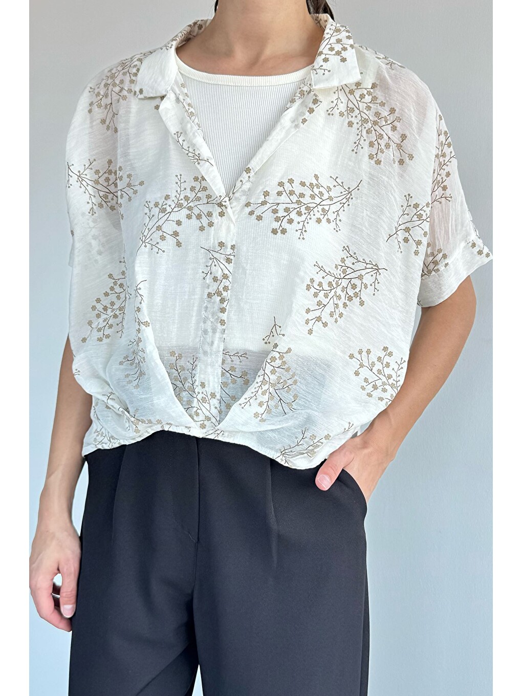 Ekru Kadın Crop Atletli Desenli Bluz-1