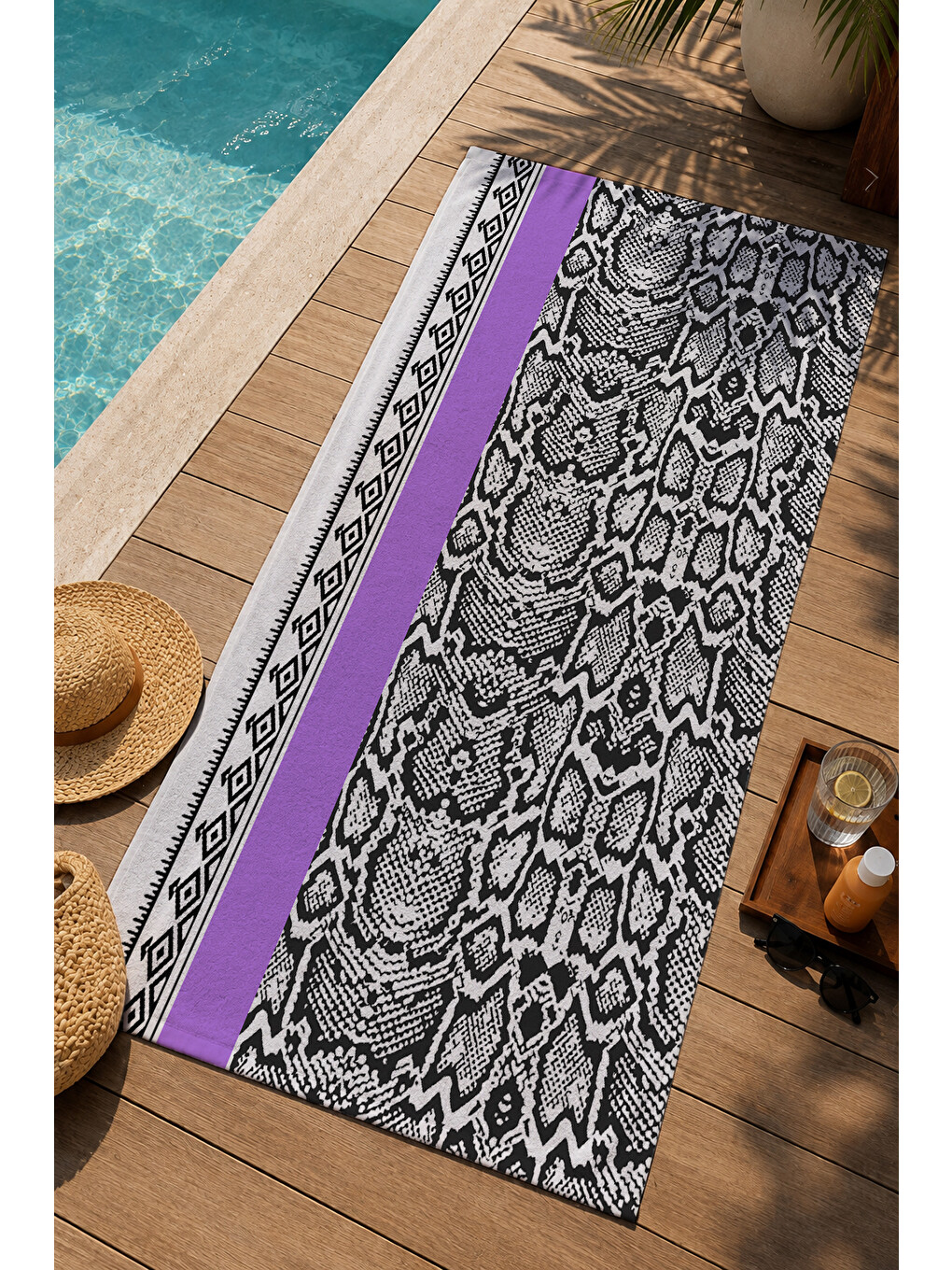 Mor Şeritli Siyah Beyaz Etnik Desenli 70x150 Cm Dijital Baskılı Plaj Ve Banyo Havlusu-2