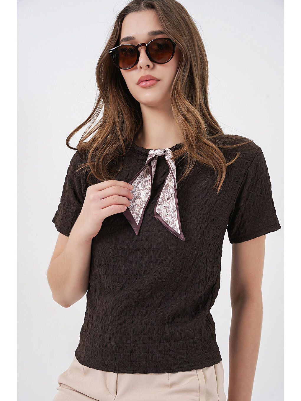 Kadın Kısa Kol Fularlı Örme Bluz 981 - Kahverengi-2