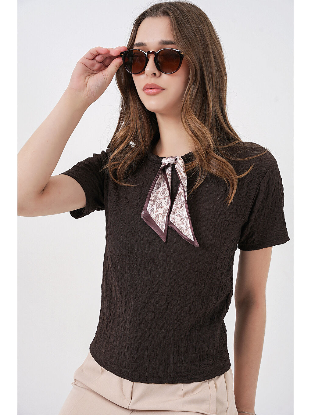 Kadın Kısa Kol Fularlı Örme Bluz 981 - Kahverengi-3