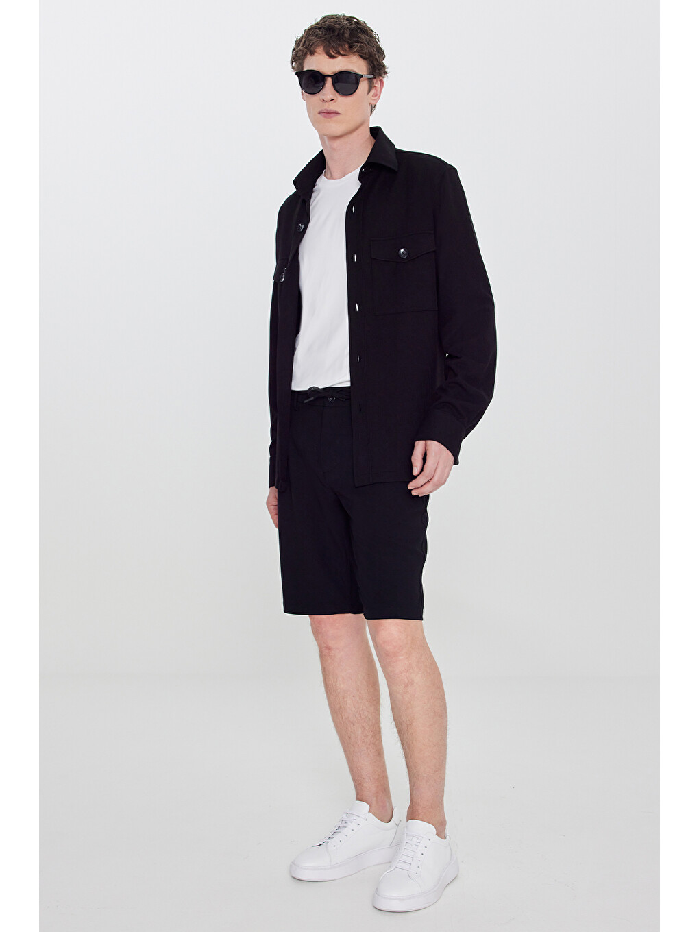 Erkek Siyah Slim Fit Dar Kesim Beli Bağlamalı Yan Cepli Düz Gofre Desenli Esnek Şort-2