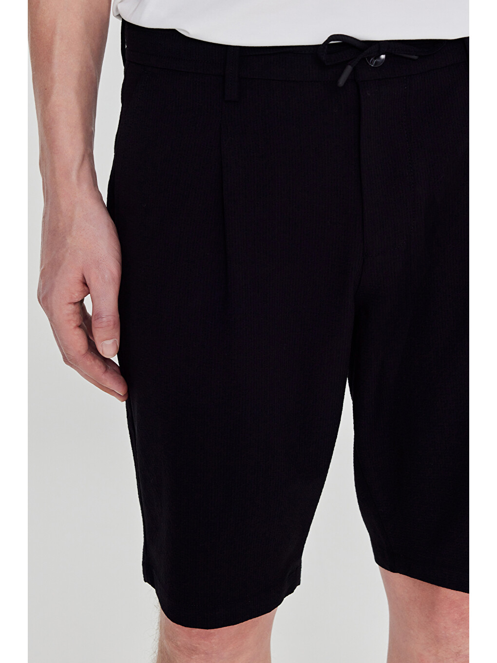 Erkek Siyah Slim Fit Dar Kesim Beli Bağlamalı Yan Cepli Düz Gofre Desenli Esnek Şort-3