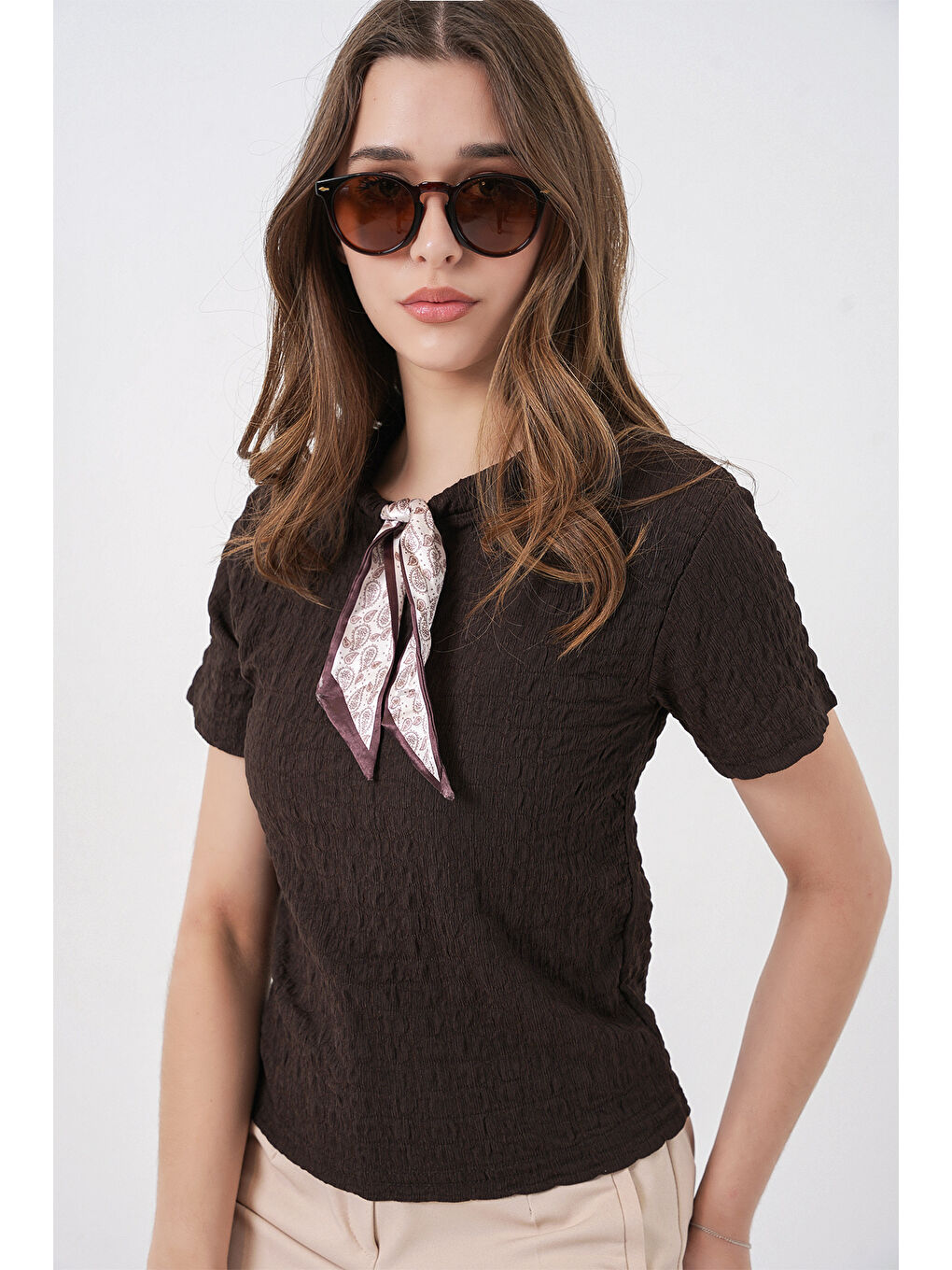 Kadın Kısa Kol Fularlı Örme Bluz 981 - Kahverengi-4