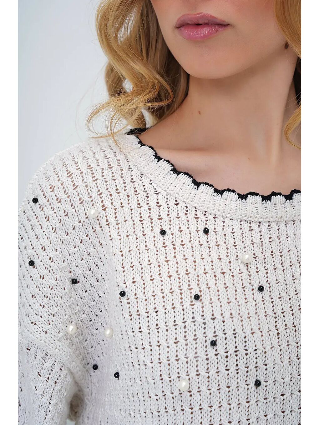 Ekru Kadın Kontrast Kenarlı Süslemeli Triko Kazak-2