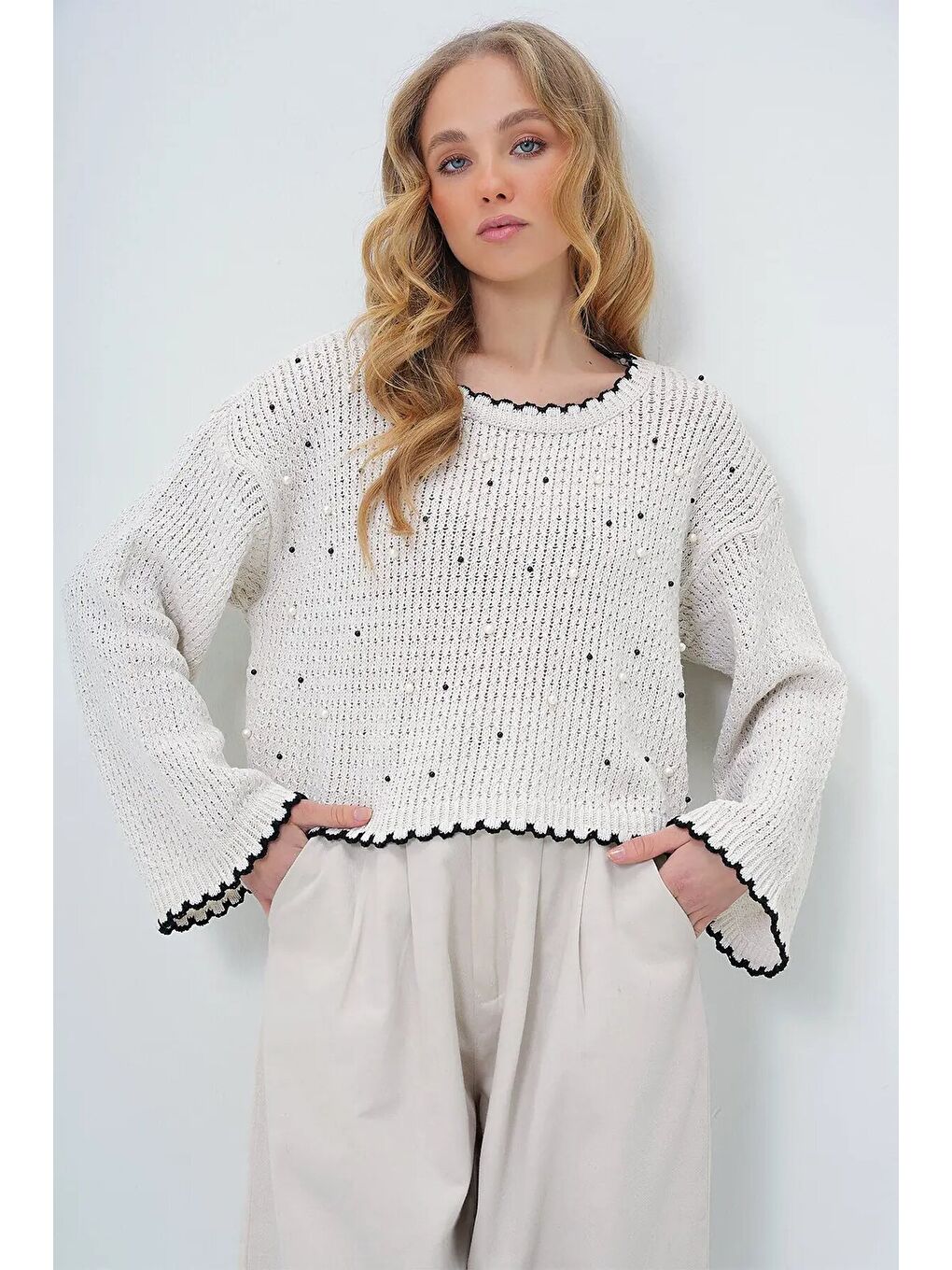 Ekru Kadın Kontrast Kenarlı Süslemeli Triko Kazak-3