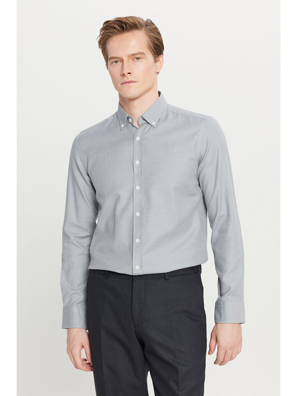 Erkek Gri %100 Pamuk Slim Fit Dar Kesim Düğmeli Yaka Diagonal Desenli Gömlek