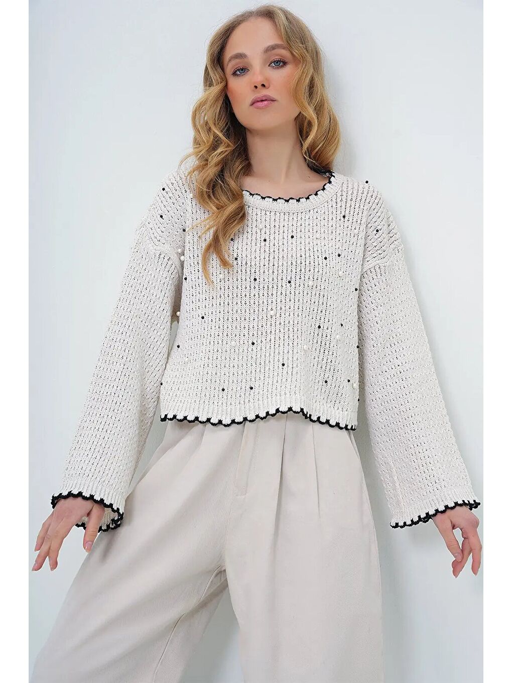Ekru Kadın Kontrast Kenarlı Süslemeli Triko Kazak-4