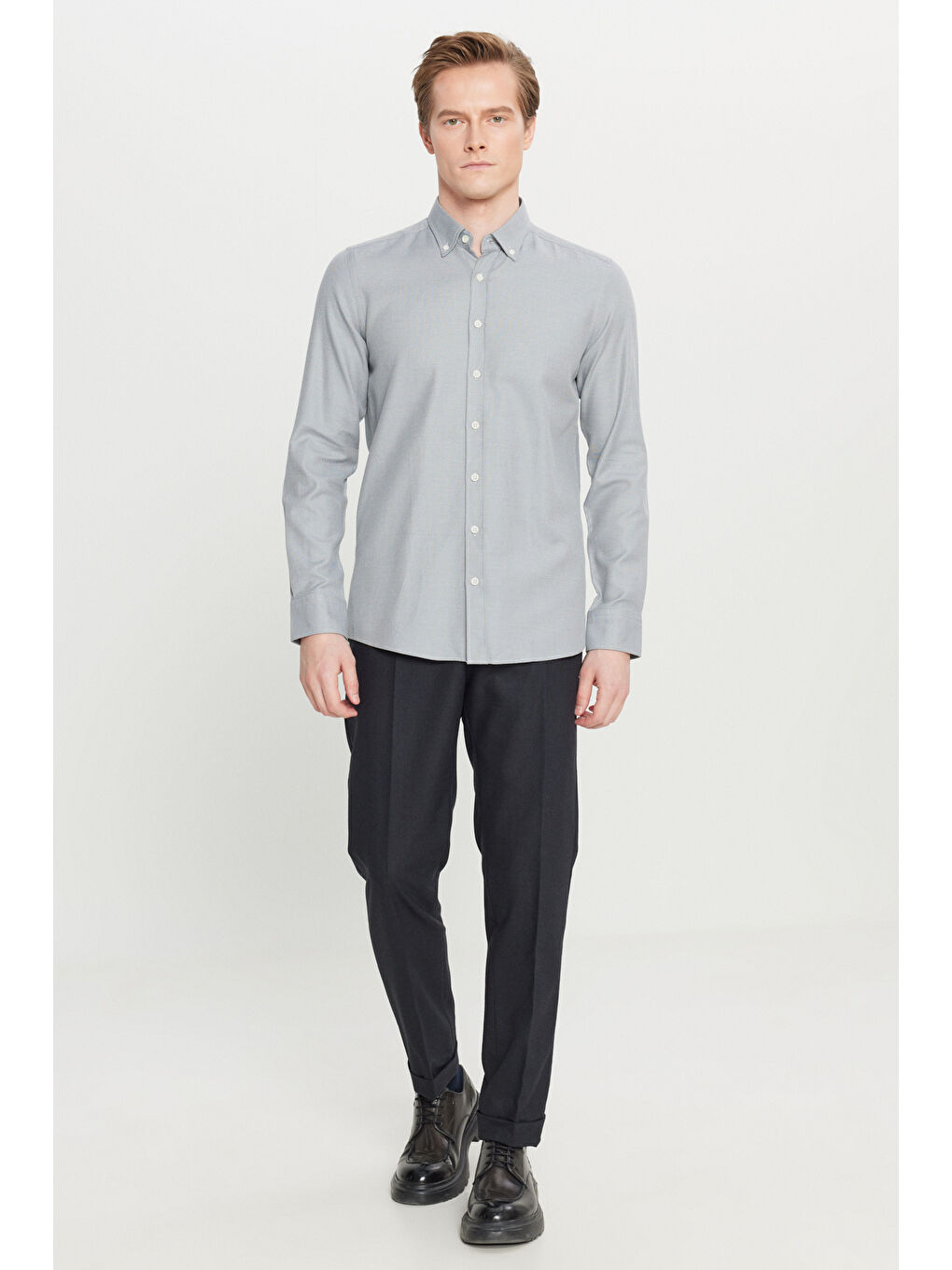 Erkek Gri %100 Pamuk Slim Fit Dar Kesim Düğmeli Yaka Diagonal Desenli Gömlek-1