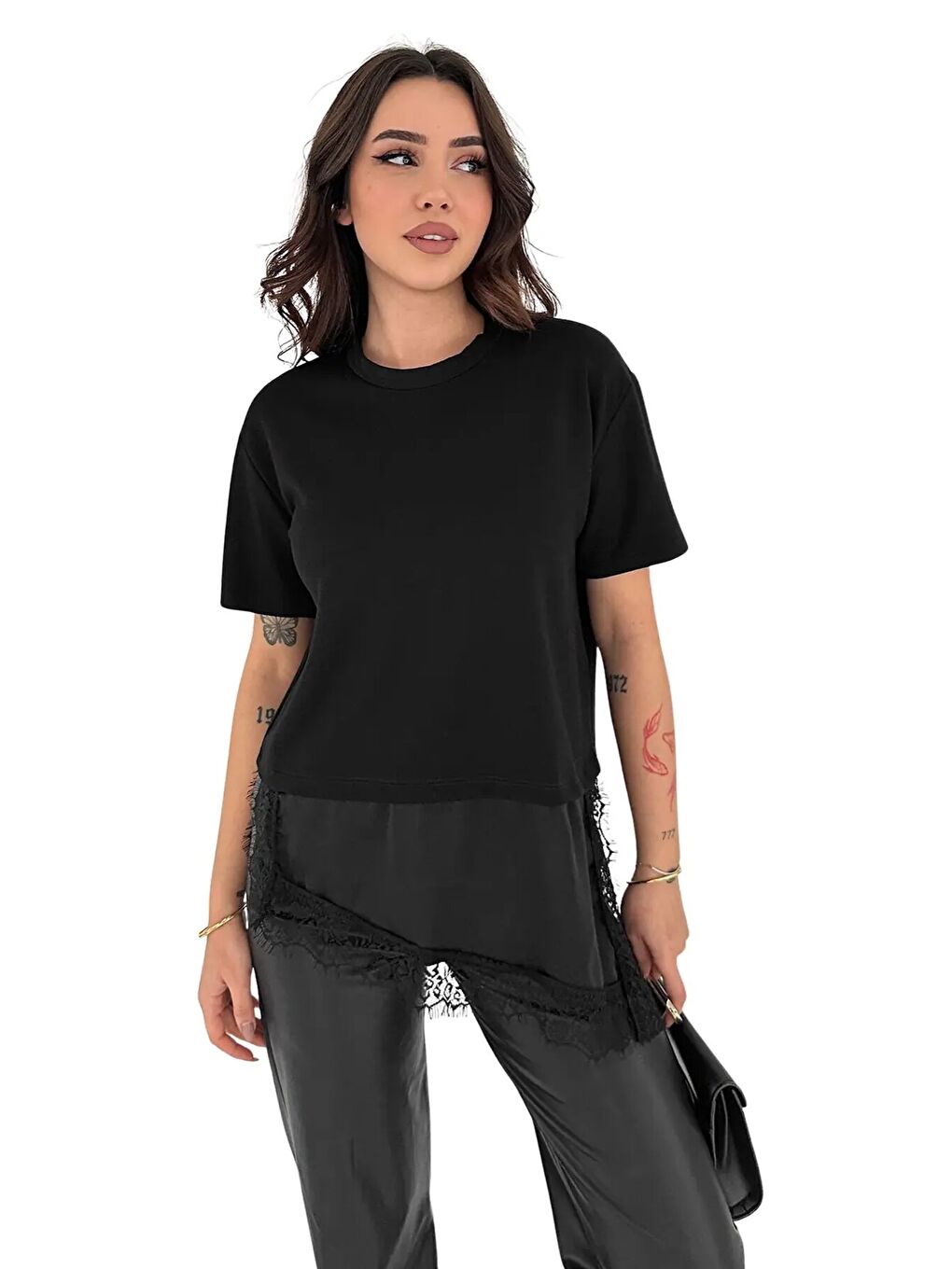 Siyah Dantel Detaylı T-Shirt-1