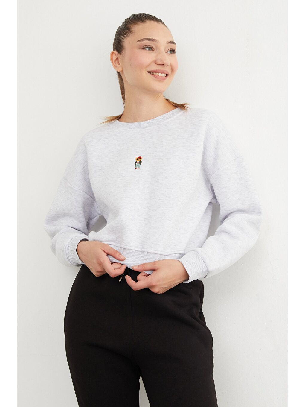 Gri 3 İplik Ayıcık Nakışlı Bisiklet Yaka Sweatshirt-1