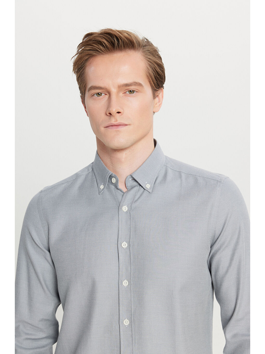 Erkek Gri %100 Pamuk Slim Fit Dar Kesim Düğmeli Yaka Diagonal Desenli Gömlek-3