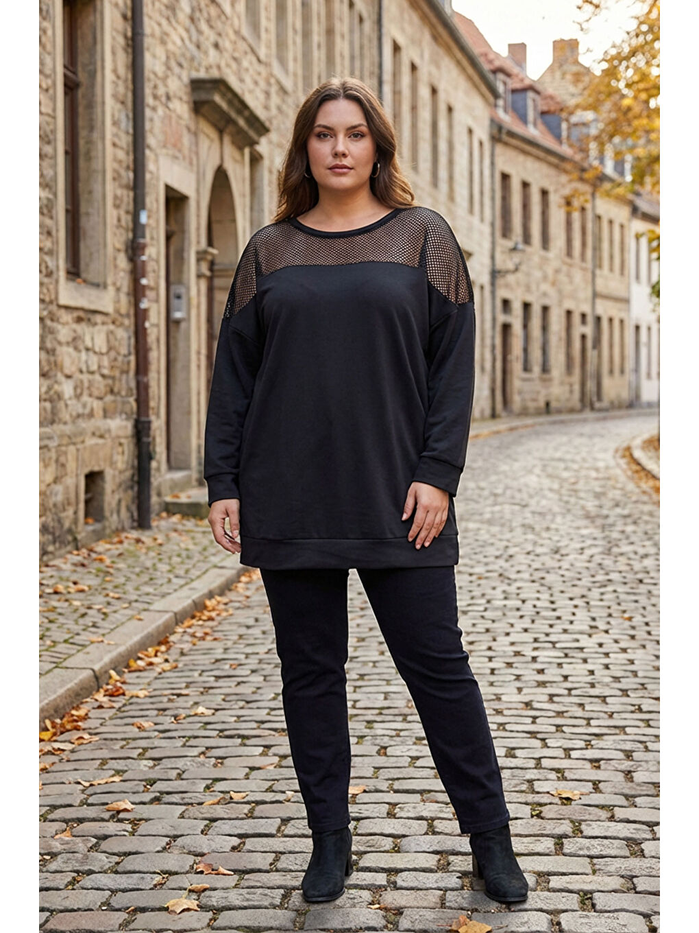 Siyah Büyük Beden Bisiklet Yaka Uzun Kollu Omzu File Detaylı Sweatshirt E11103-1