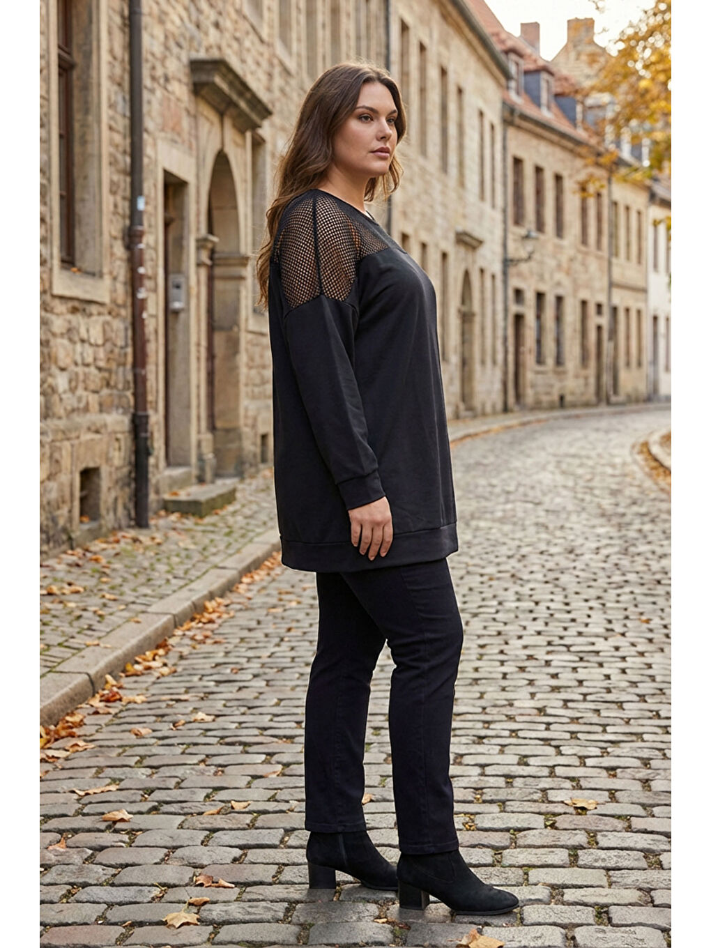 Siyah Büyük Beden Bisiklet Yaka Uzun Kollu Omzu File Detaylı Sweatshirt E11103-3