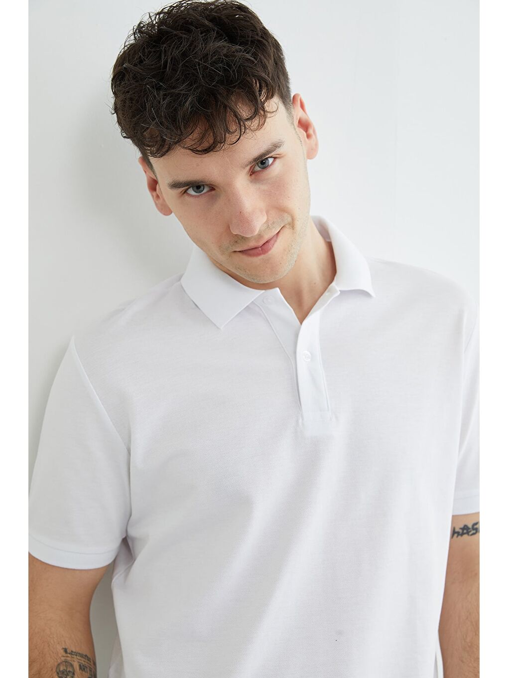 Beyaz Basic Polo Yaka Pike Tişört-1