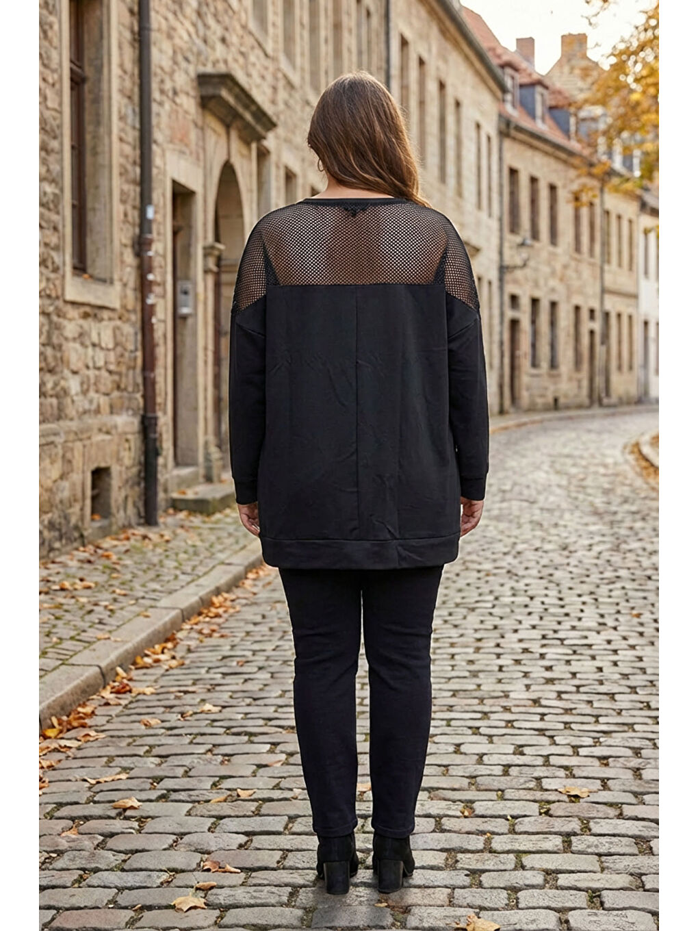 Siyah Büyük Beden Bisiklet Yaka Uzun Kollu Omzu File Detaylı Sweatshirt E11103-4