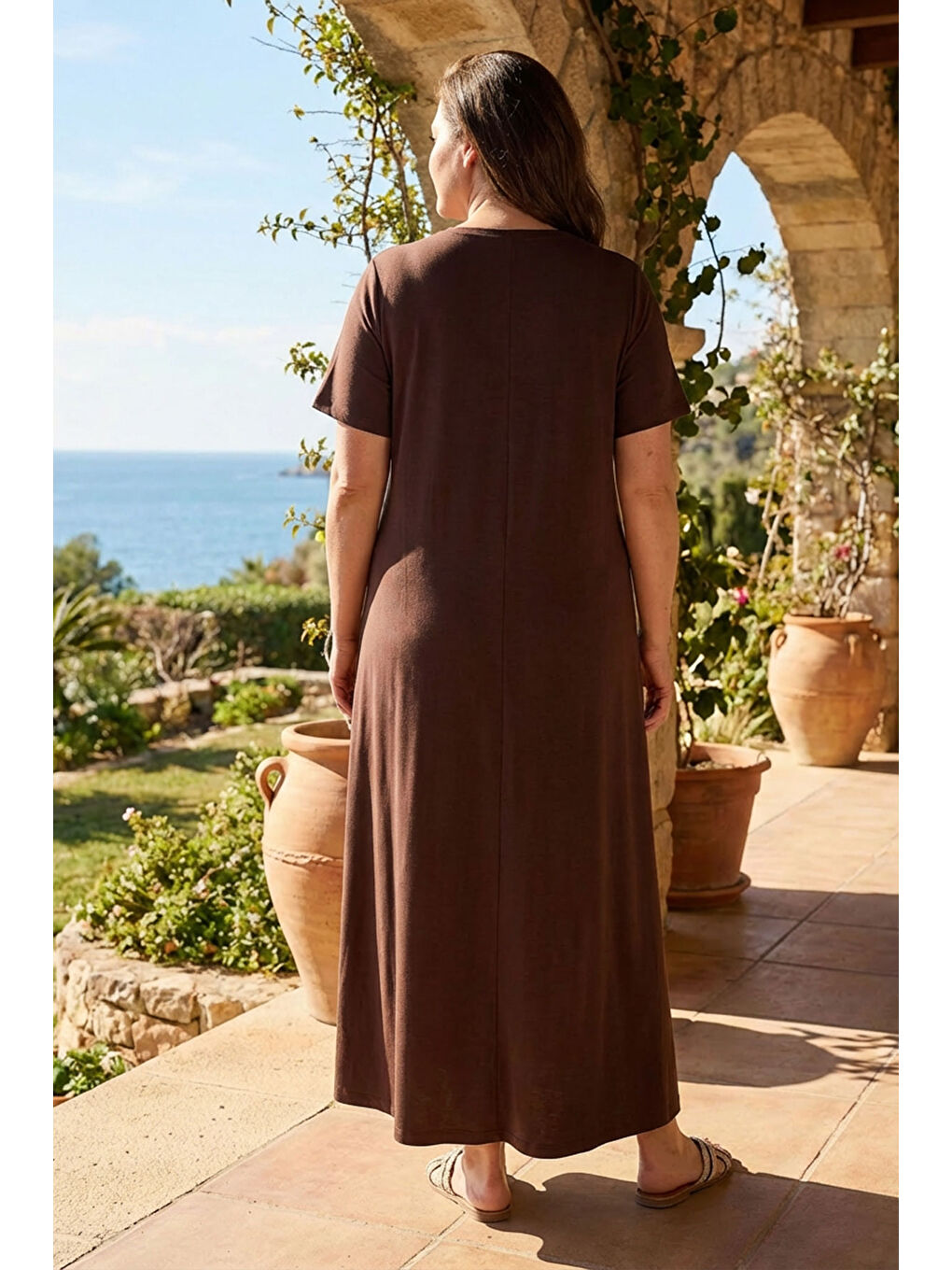 Kahverengi Büyük Beden Bisiklet Yaka Kısa Kollu Düğme Aksesuarlı Uzun Elbise T110-4