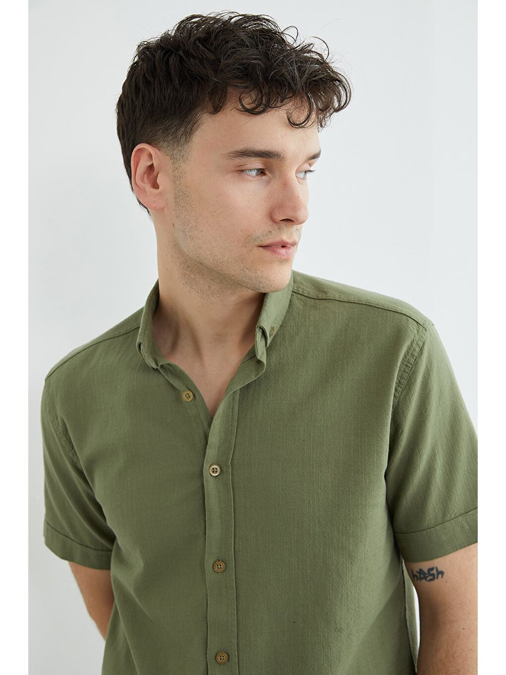 Haki Keten Görünümlü Kısa Kol Gömlek-1