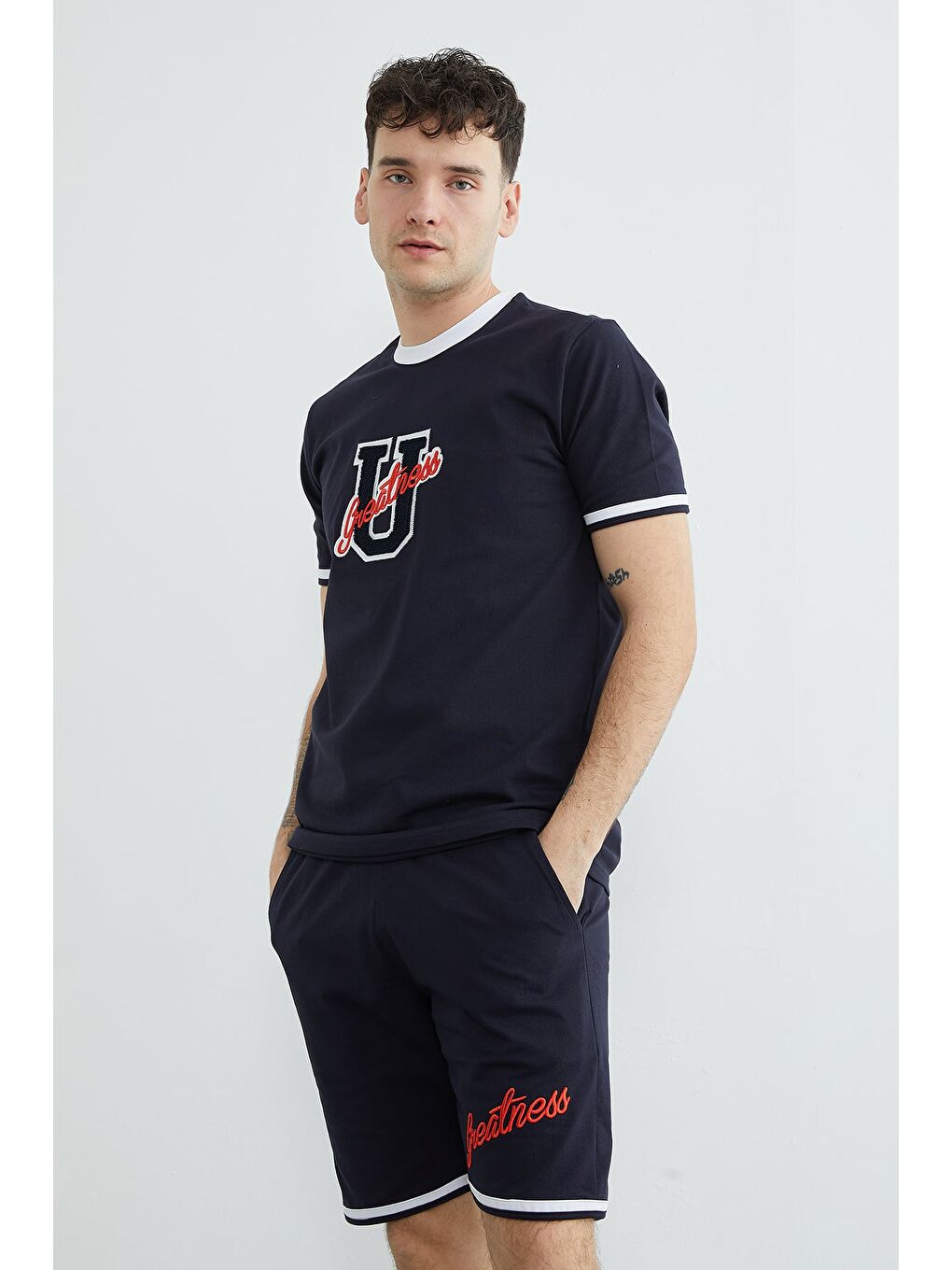 Lacivert Biyeli Yazı Nakışlı Bisiklet Yaka Tişört-1