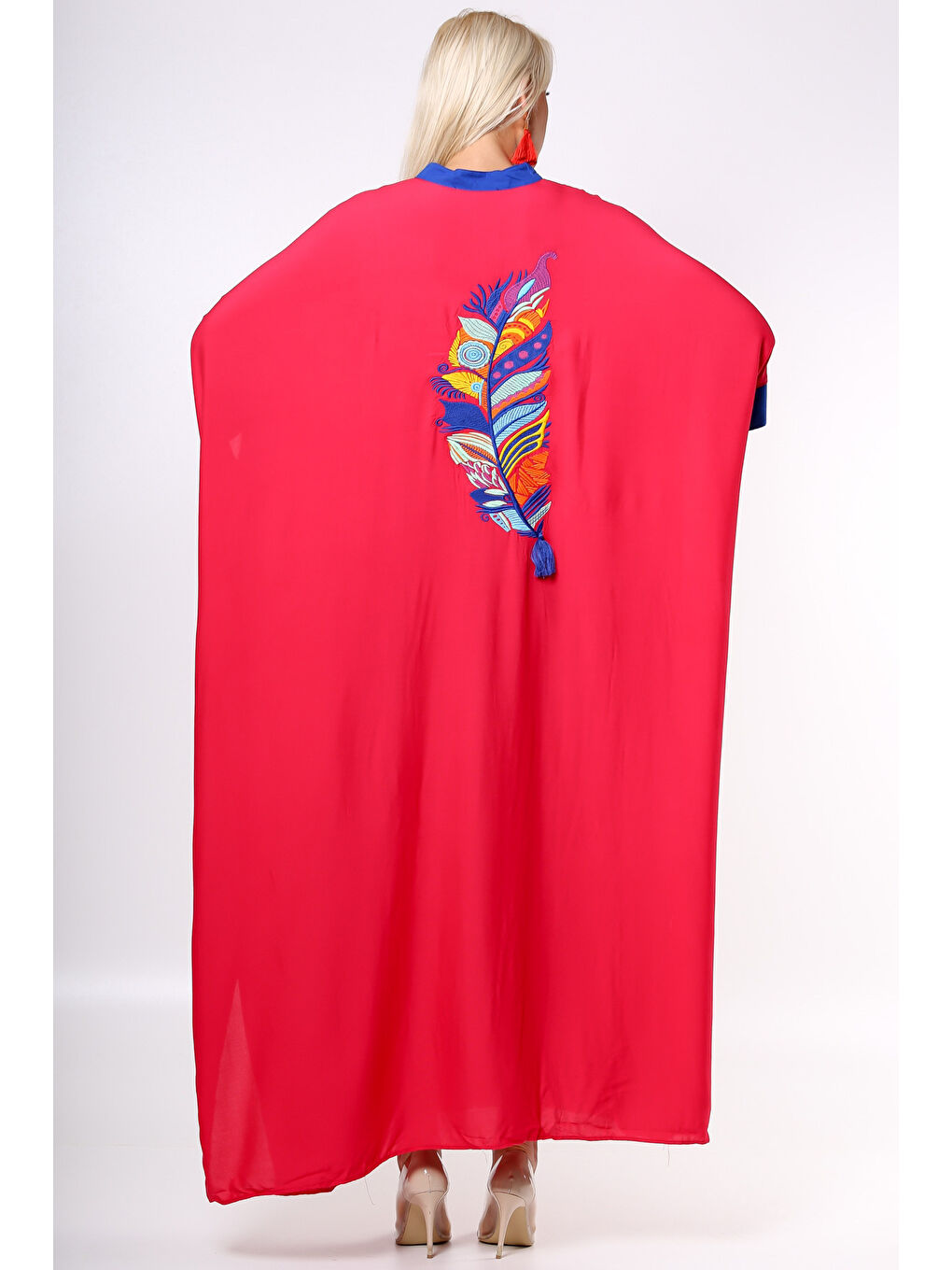 Siyah Kırmızı Dik Yaka Yarasa Kol Düğmeli Yırtmaçlı Nakışlı Oversize Dokuma Elbise-1