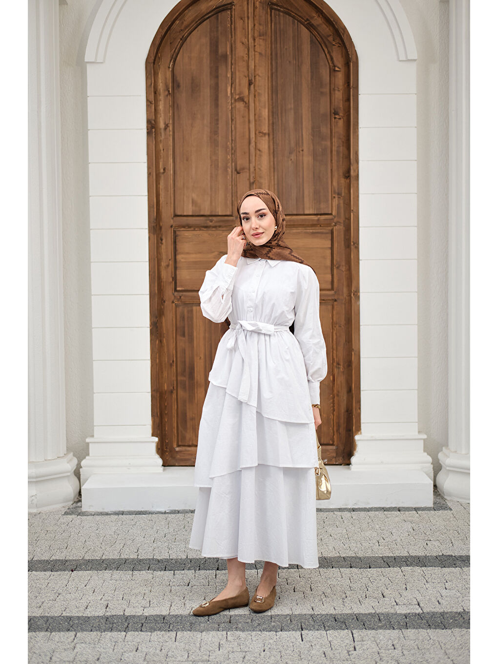 Kadın Eteği Volanlı Bel Bağlamalı Gömlek Yaka Yarım Düğmeli Elbise Beyaz
