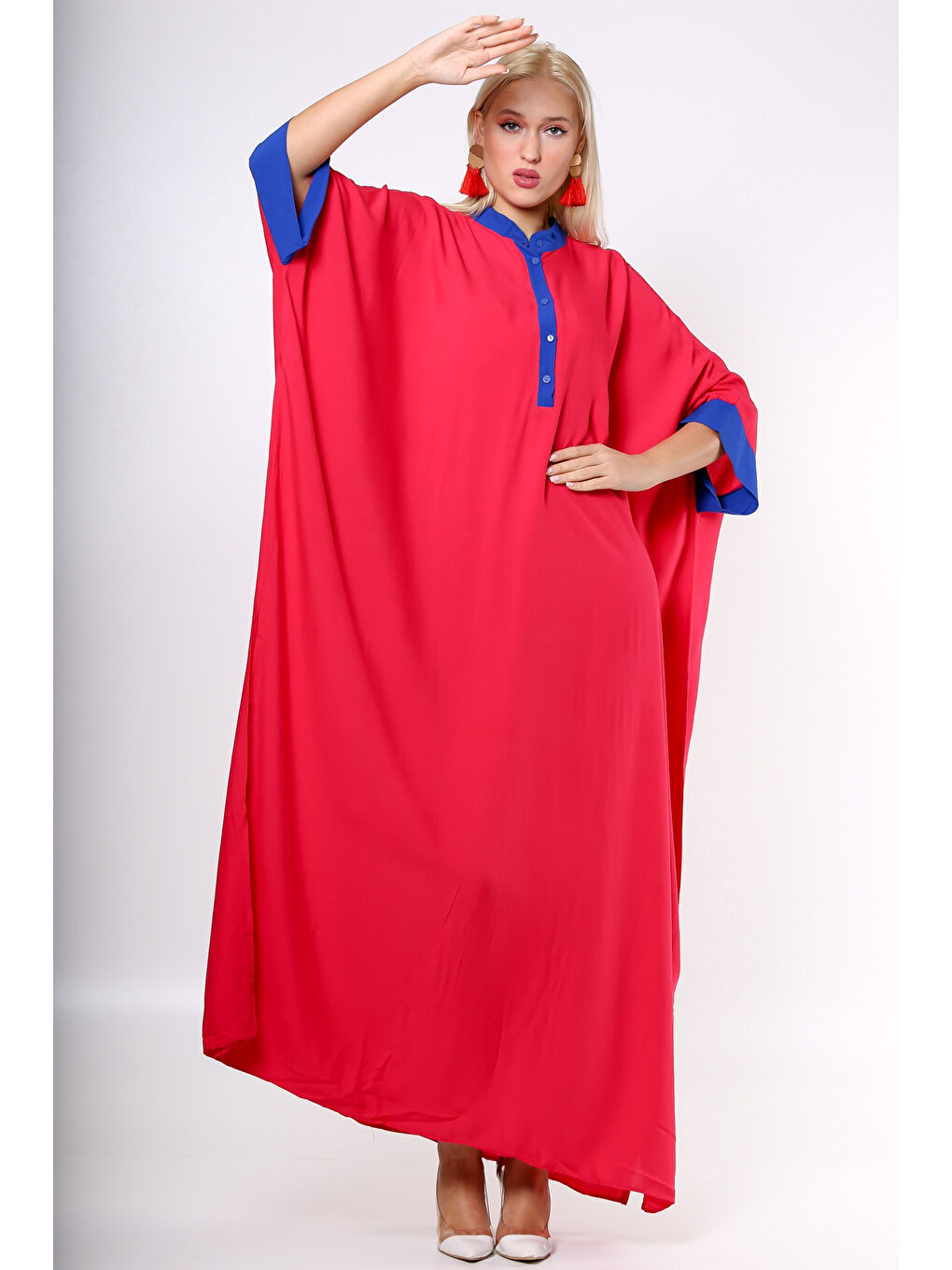 Siyah Kırmızı Dik Yaka Yarasa Kol Düğmeli Yırtmaçlı Nakışlı Oversize Dokuma Elbise-3