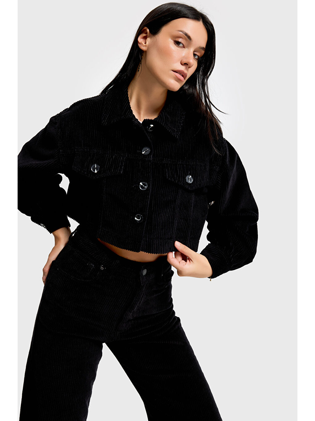 Kadın Siyah Renk 26w5-1 Crop Fit Düğmeli Kalın Fitilli Velvet Kadife Kumaş Ceket