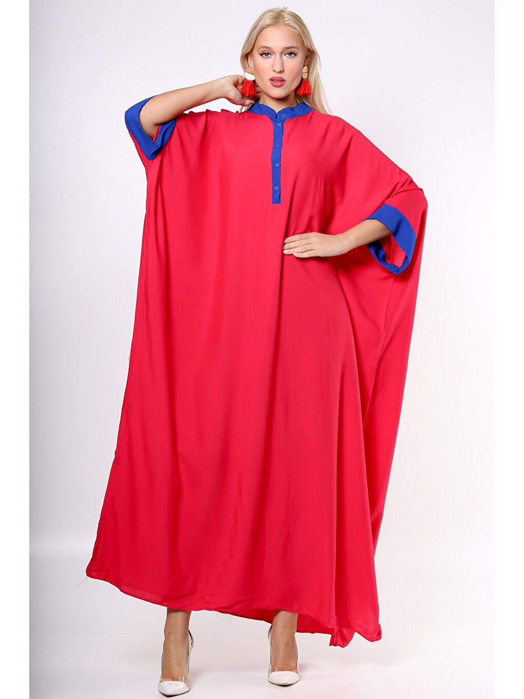 Siyah Kırmızı Dik Yaka Yarasa Kol Düğmeli Yırtmaçlı Nakışlı Oversize Dokuma Elbise-4